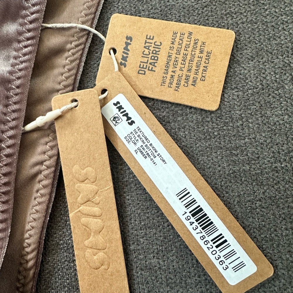 🤎🤎 NWT SKIMS TEXTURED BIKINI STORY TIE BIKINI BOTTOM UMBER | Sz. XL 🤎🤎 - Picture 2 of 3